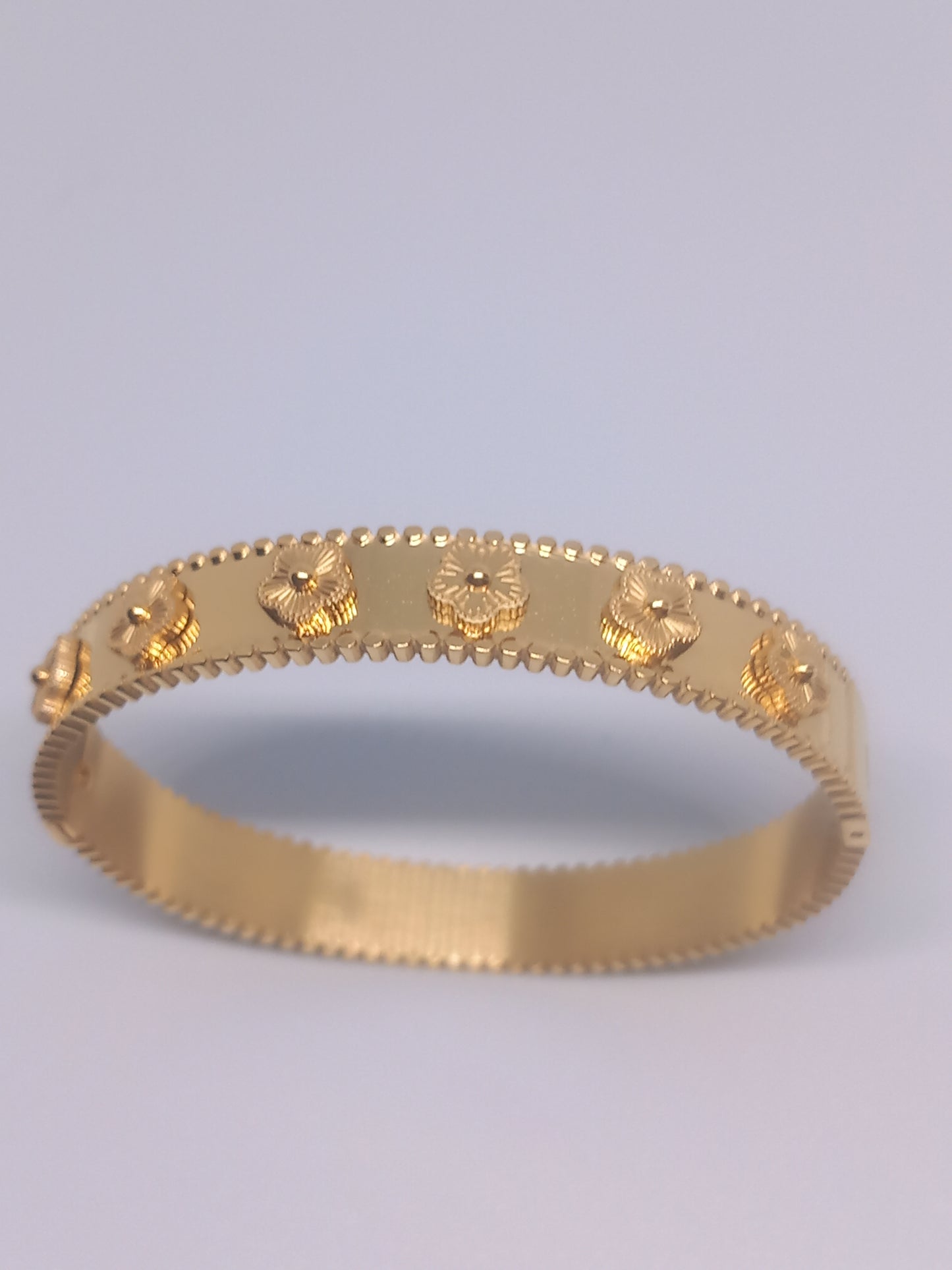 Bracelet doré 3 d