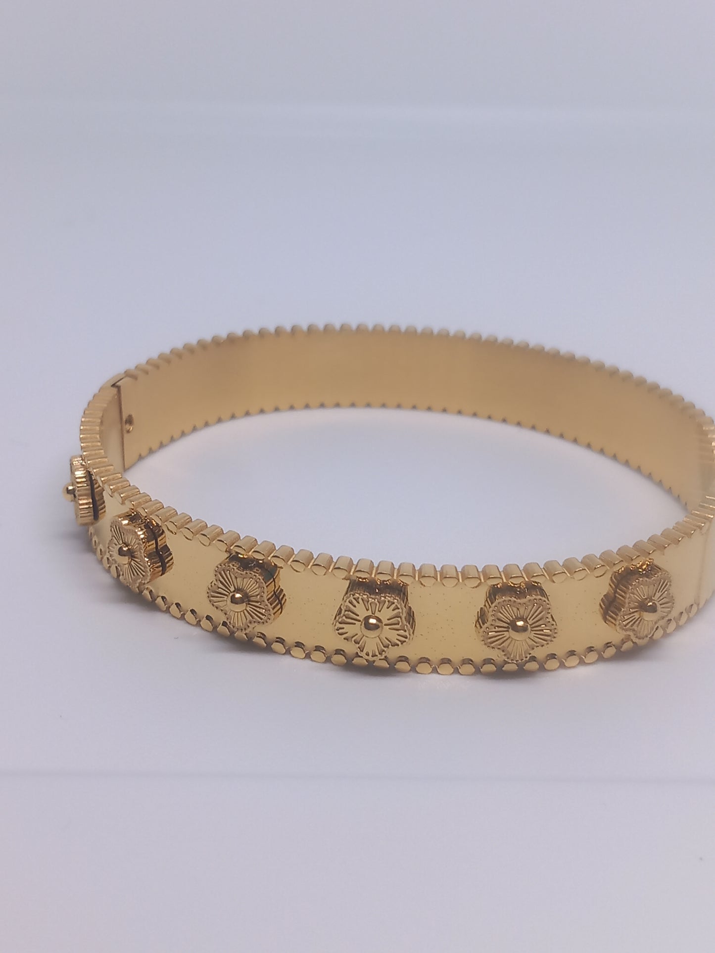 Bracelet doré 3 d