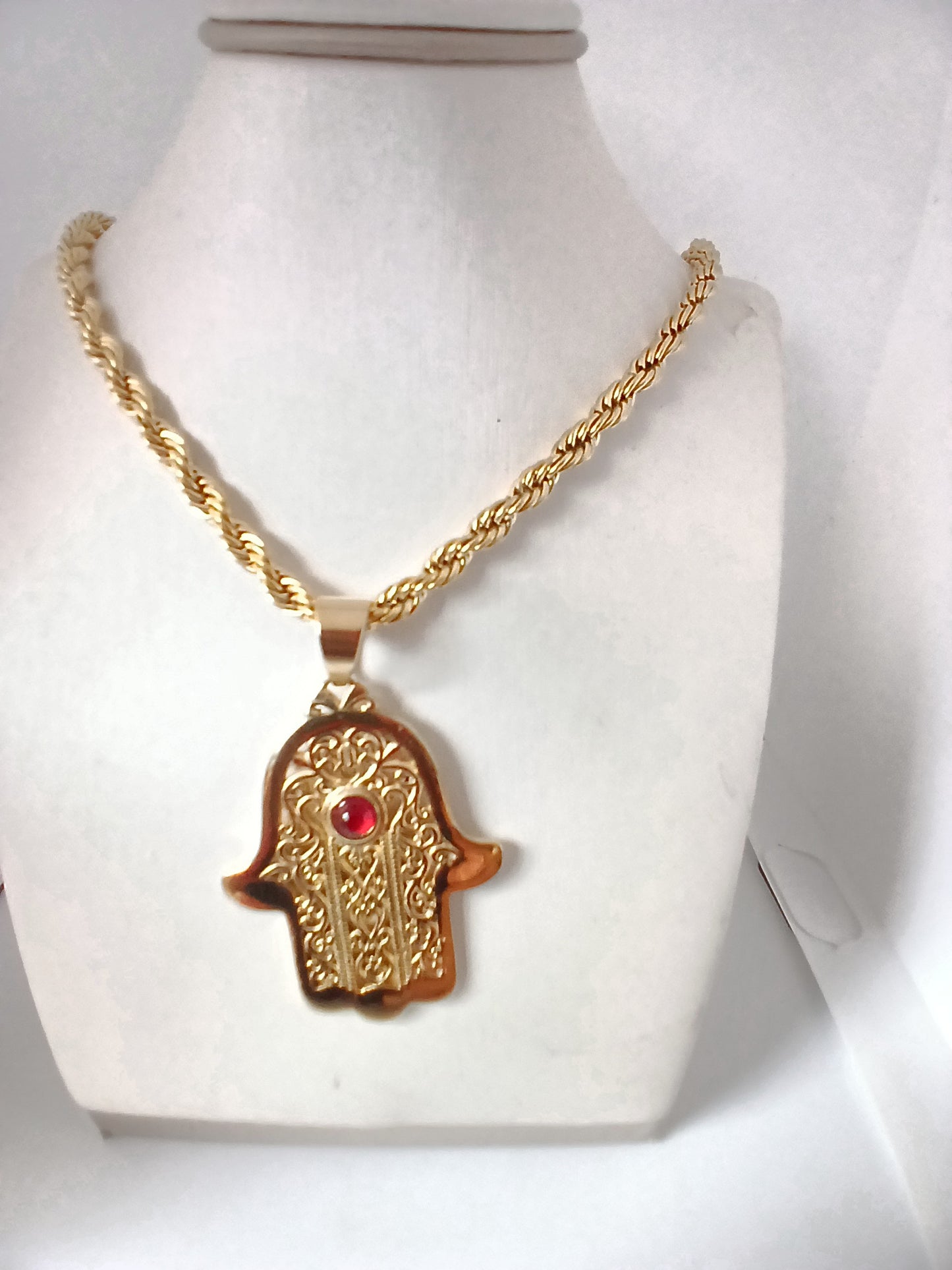 Collier long avec main de fatmain khamsa