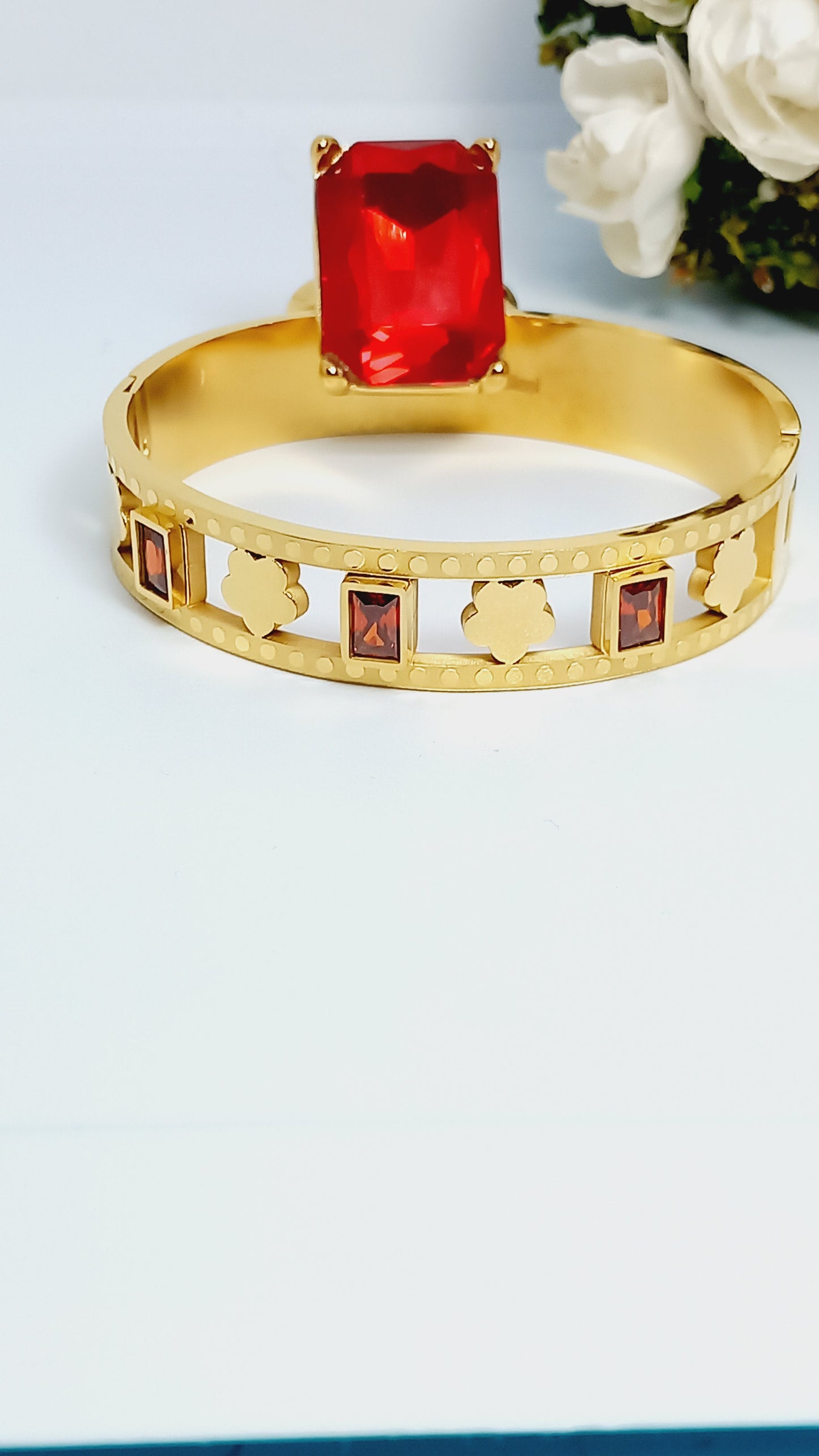 Bracelet des perles carré rouge