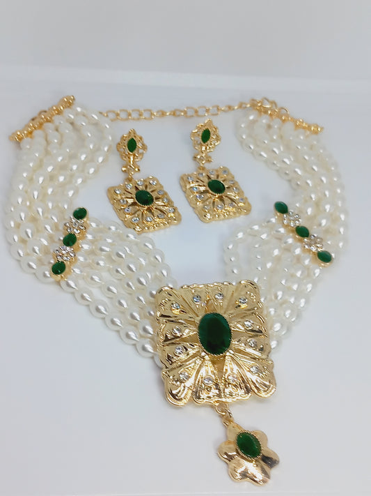 Collier oriental avec boucle perle vert